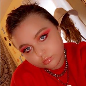 Meet your Posher, Chloe